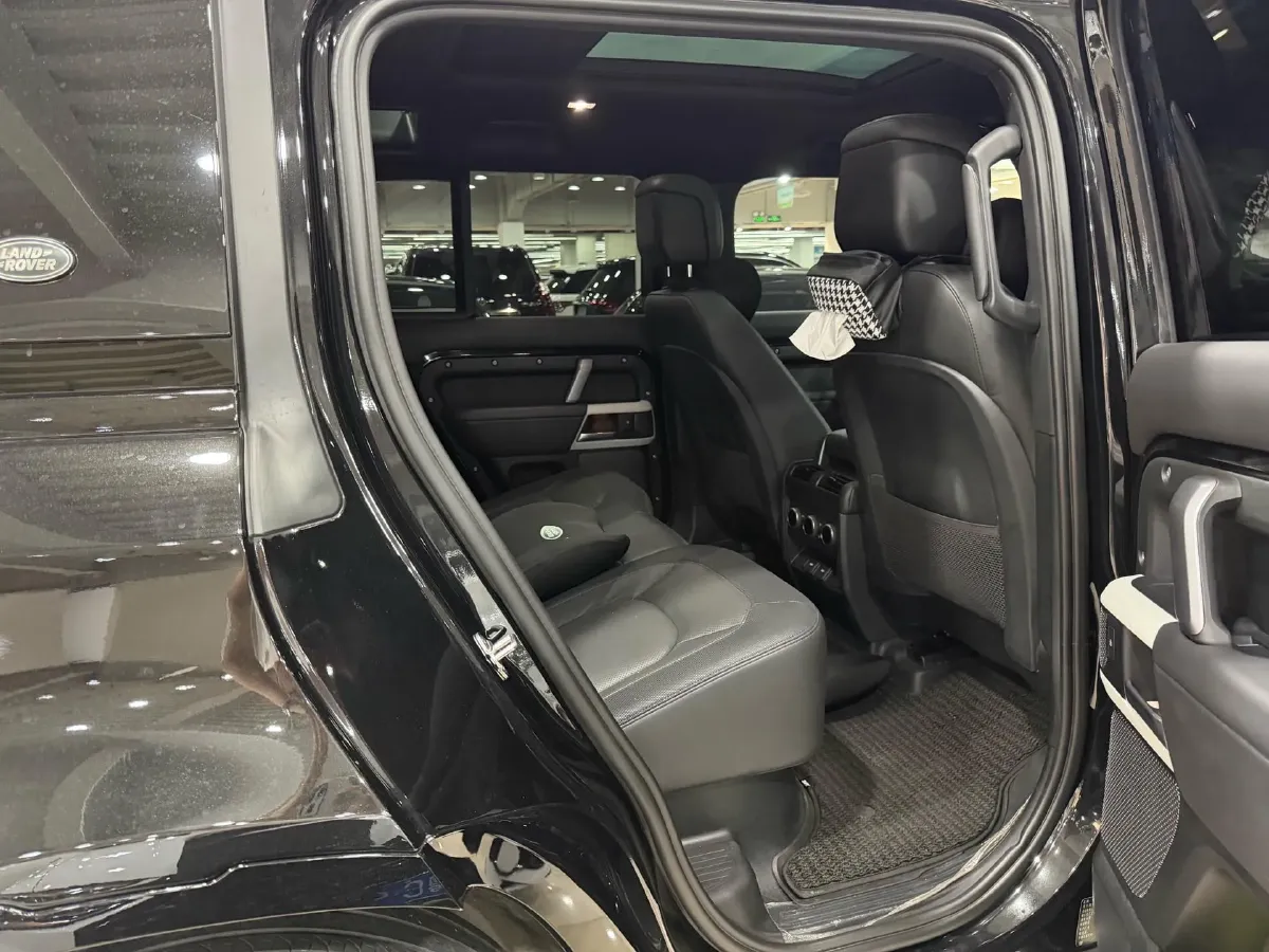 2023 Land Rover Defender 3.0T 400HP L6 8AT,autocango,china used car exporter,china ev exporter,chinese used car exporter,chinese used ev exporter