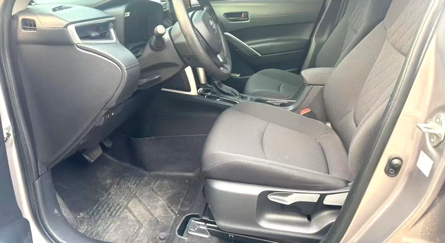 2024 Toyota Corolla Cross 2.0L 152HP L4 E-CVT Hybrid,autocango,china used car exporter,china ev exporter,chinese used car exporter,chinese used ev exporter