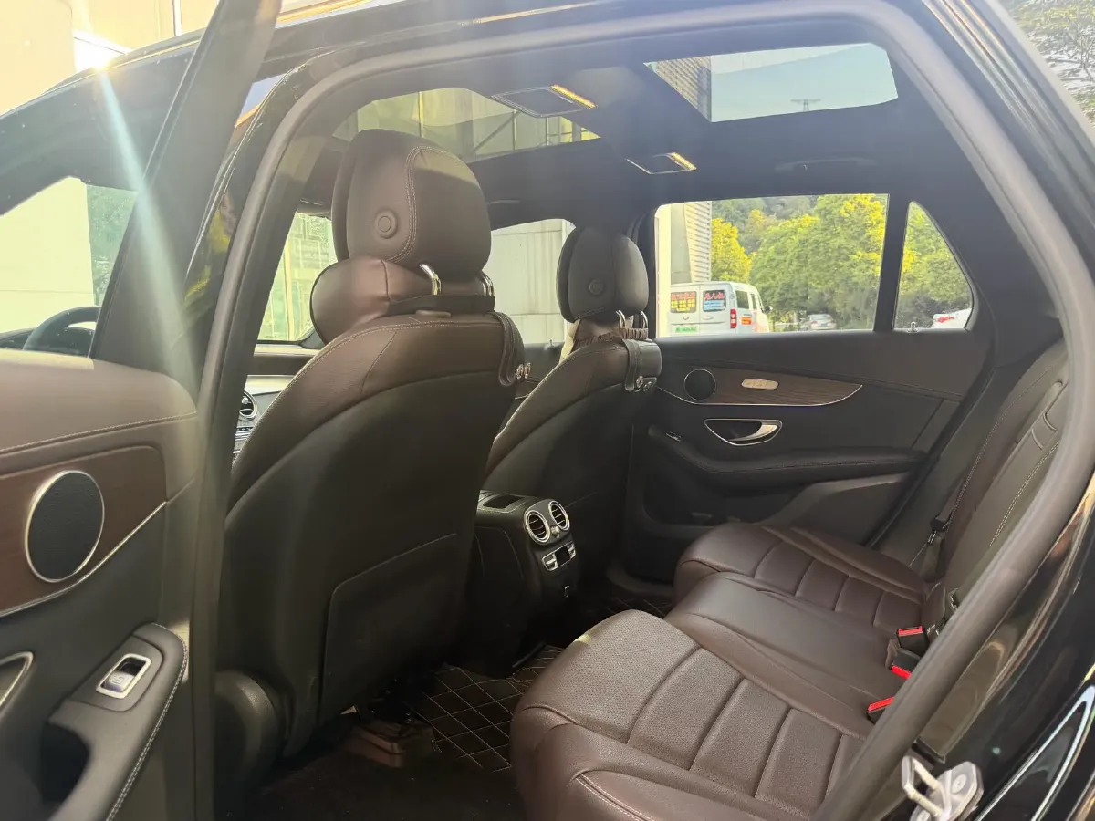 2022 Mercedes-Benz GLC Class 2.0T 258HP L4 9AT,autocango,china used car exporter,china ev exporter,chinese used car exporter,chinese used ev exporter