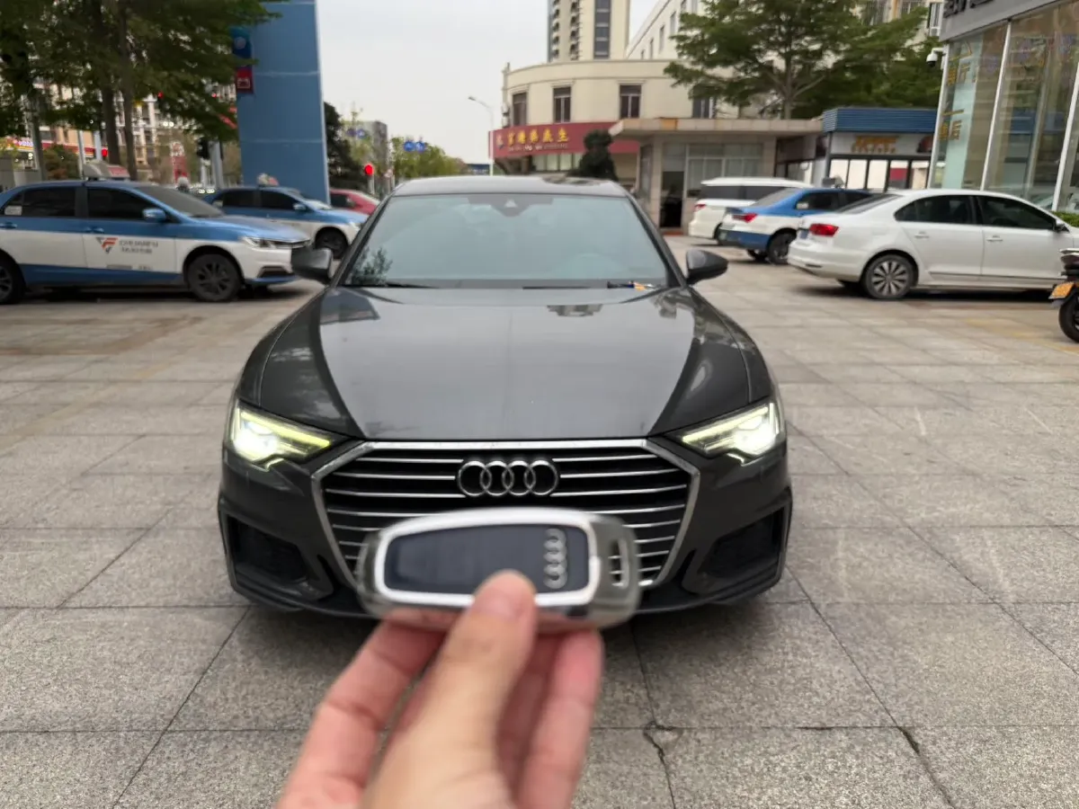 2021 Audi A6L 2.0T 224HP L4 7DCT,autocango,china used car exporter,china ev exporter,chinese used car exporter,chinese used ev exporter
