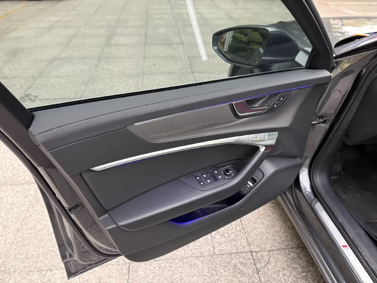 2021 Audi A6L 2.0T 224HP L4 7DCT,autocango,china used car exporter,china ev exporter,chinese used car exporter,chinese used ev exporter