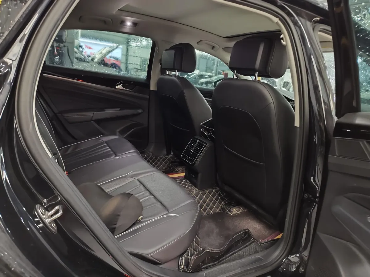 2024 Volkswagen Passat 2.0T 186HP L4 7DCT,autocango,china used car exporter,china ev exporter,chinese used car exporter,chinese used ev exporter