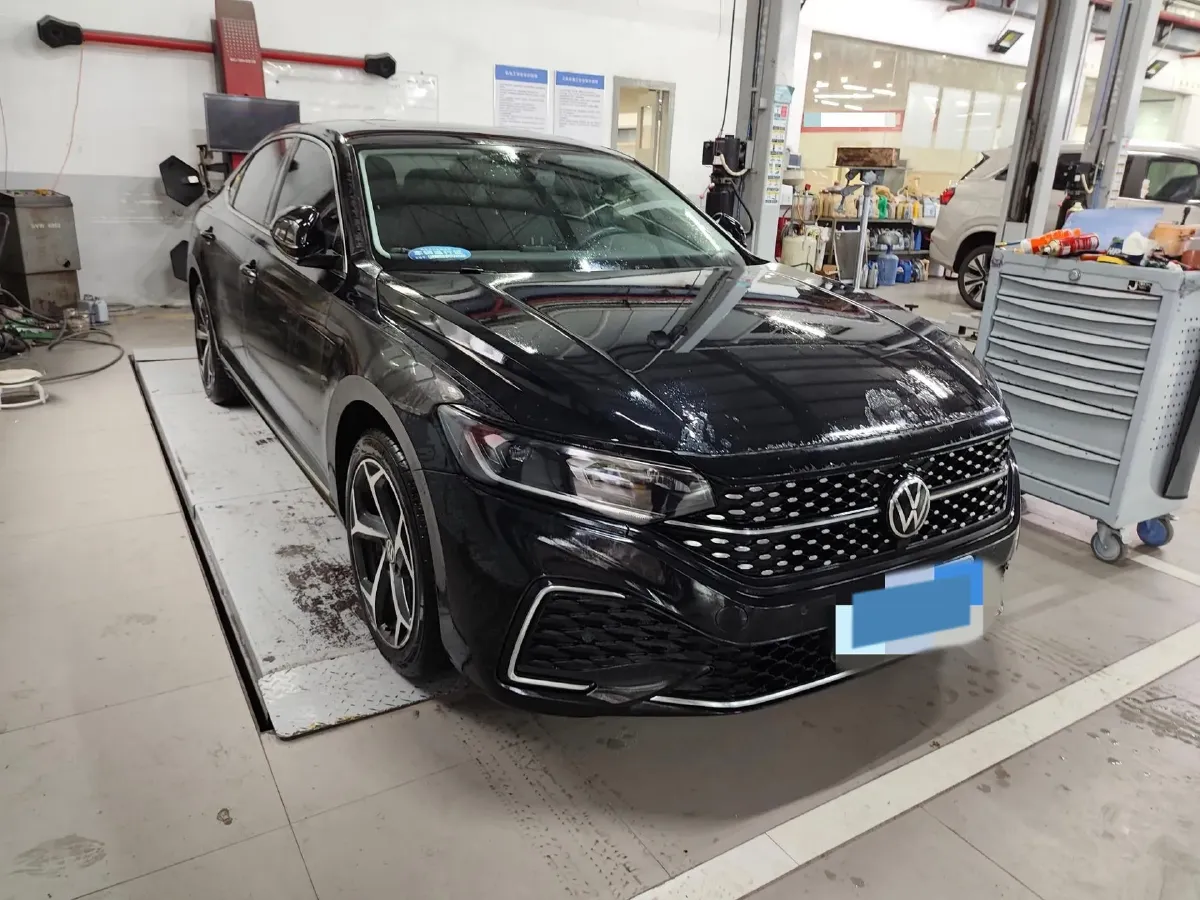 2024 Volkswagen Passat 2.0T 186HP L4 7DCT,autocango,china used car exporter,china ev exporter,chinese used car exporter,chinese used ev exporter