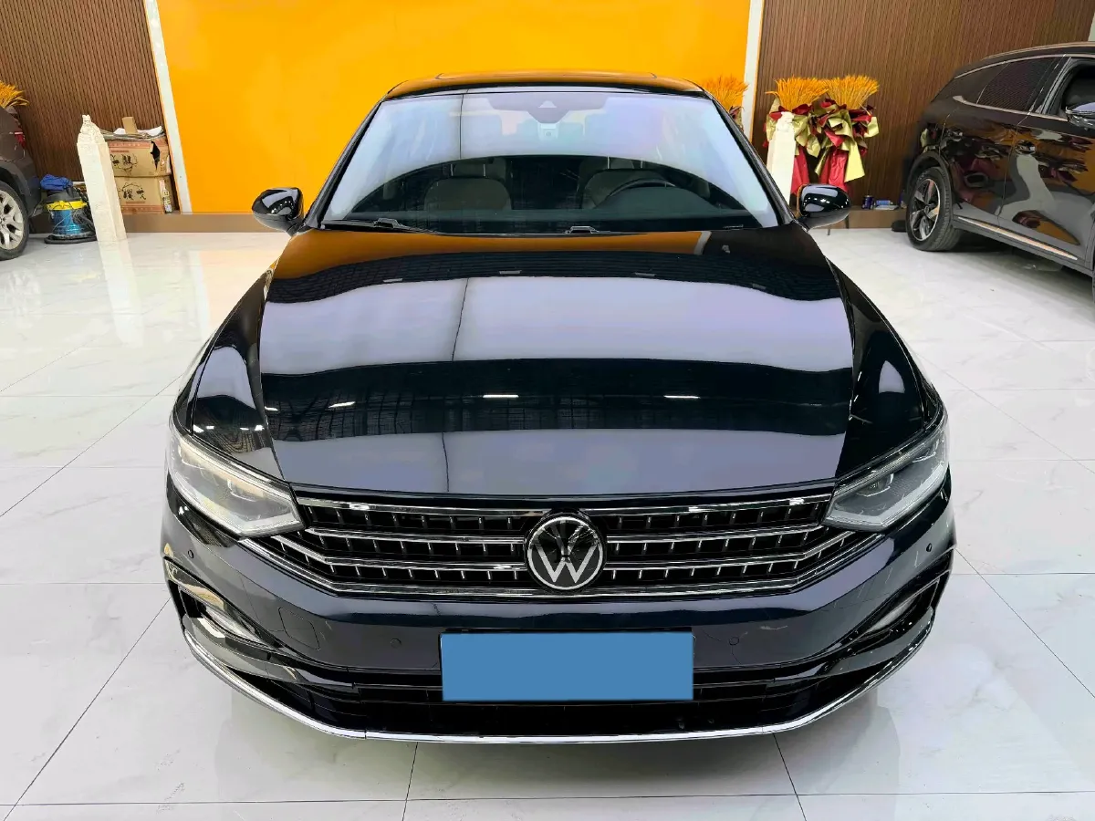 2023 Volkswagen Magotan 2.0T 186HP L4 7DCT,autocango,china used car exporter,china ev exporter,chinese used car exporter,chinese used ev exporter