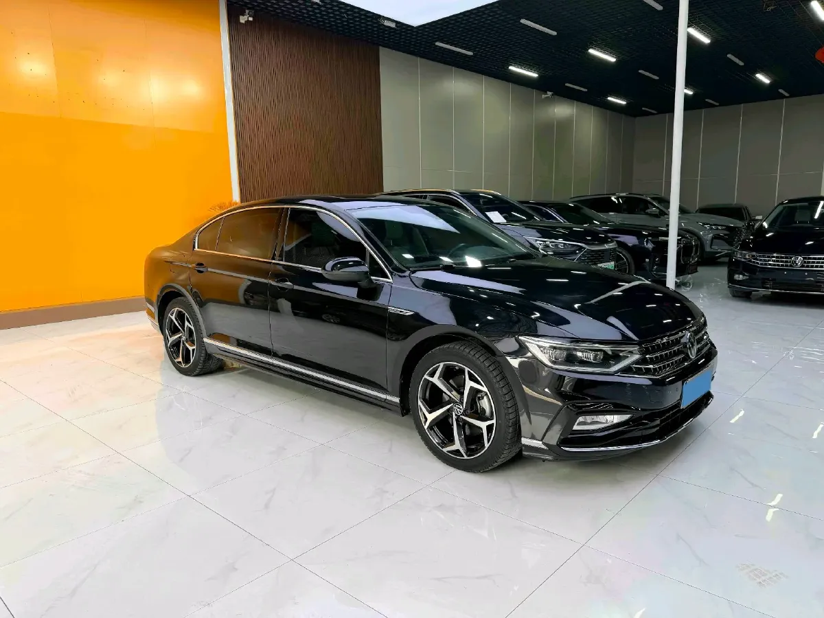 2023 Volkswagen Magotan 2.0T 186HP L4 7DCT,autocango,china used car exporter,china ev exporter,chinese used car exporter,chinese used ev exporter