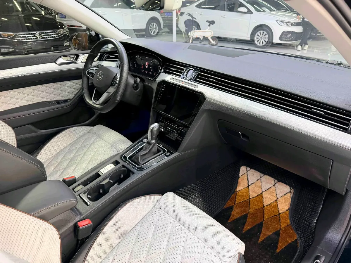 2023 Volkswagen Magotan 2.0T 186HP L4 7DCT,autocango,china used car exporter,china ev exporter,chinese used car exporter,chinese used ev exporter