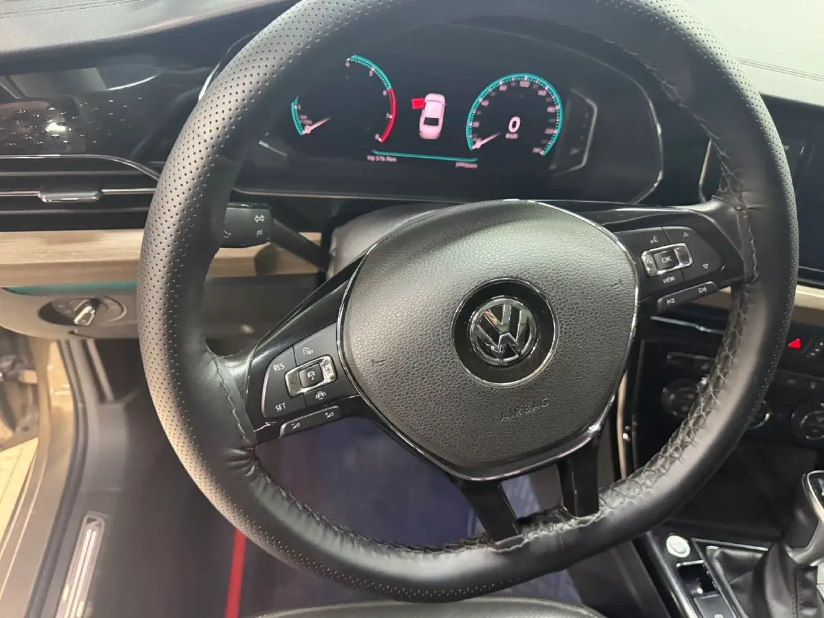 2019 Volvo V40 1.5T 152HP L4 6AT,autocango,china used car exporter,china ev exporter,chinese used car exporter,chinese used ev exporter