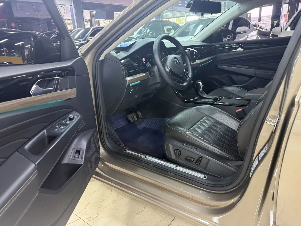 2019 Volvo V40 1.5T 152HP L4 6AT,autocango,china used car exporter,china ev exporter,chinese used car exporter,chinese used ev exporter