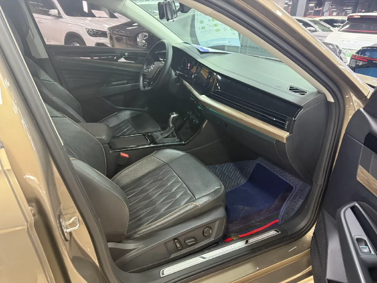 2019 Volvo V40 1.5T 152HP L4 6AT,autocango,china used car exporter,china ev exporter,chinese used car exporter,chinese used ev exporter