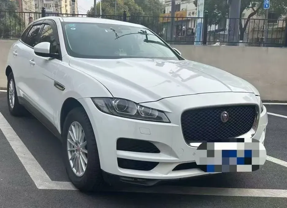 2018 Jaguar E-PACE 2.0T 249HP L4 9AT,autocango,china used car exporter,china ev exporter,chinese used car exporter,chinese used ev exporter