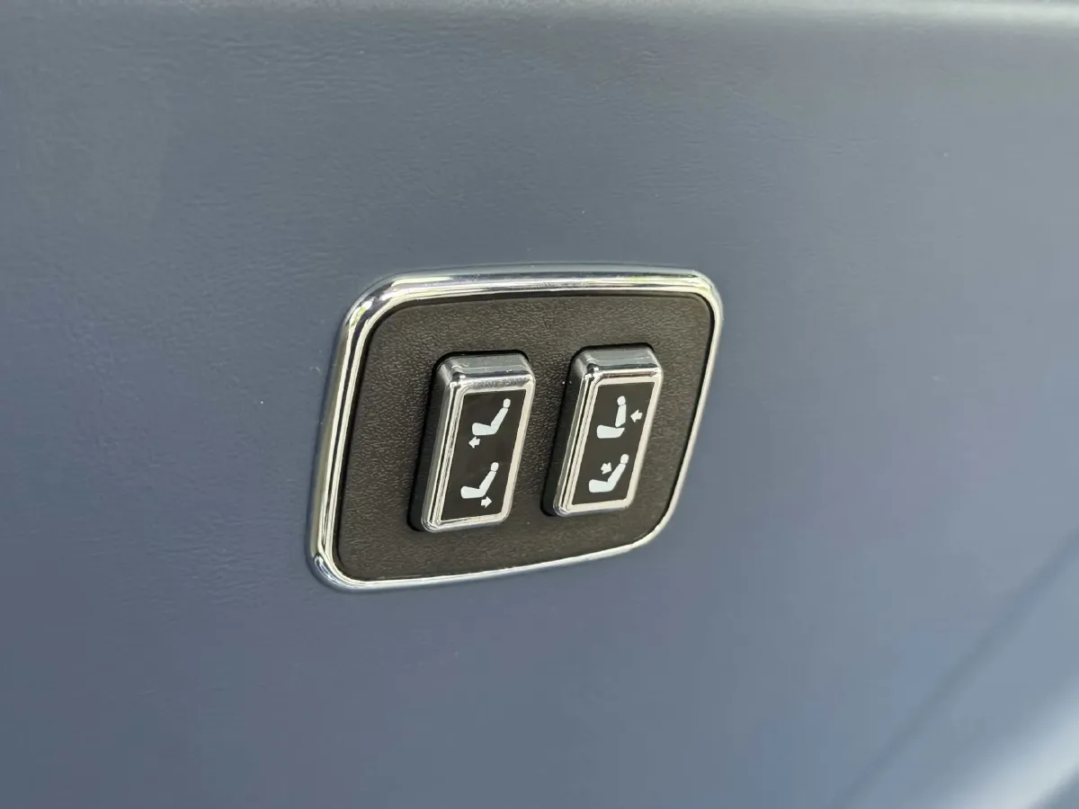 2022 Buick GL8 2.0T 237HP L4 9AT,autocango,china used car exporter,china ev exporter,chinese used car exporter,chinese used ev exporter