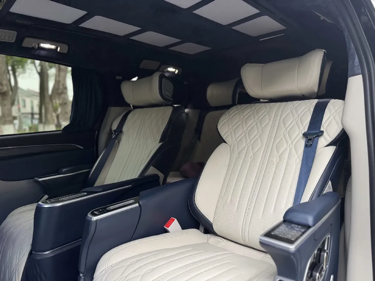 2022 Buick GL8 2.0T 237HP L4 9AT,autocango,china used car exporter,china ev exporter,chinese used car exporter,chinese used ev exporter