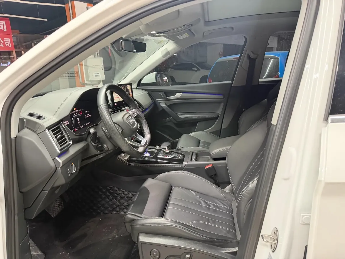 2023 Audi Q5L 2.0T 245HP L4 7DCT,autocango,china used car exporter,china ev exporter,chinese used car exporter,chinese used ev exporter