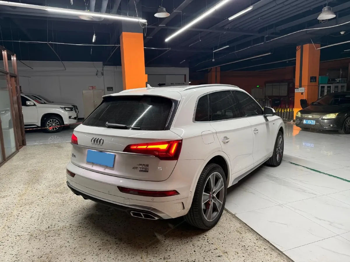 2023 Audi Q5L 2.0T 245HP L4 7DCT,autocango,china used car exporter,china ev exporter,chinese used car exporter,chinese used ev exporter
