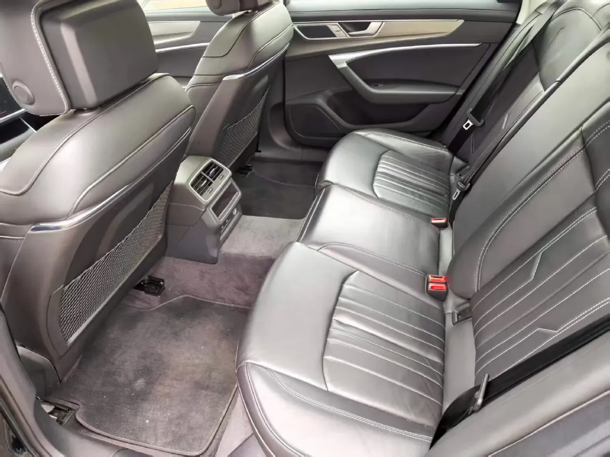 2024 Audi A6L 2.0T 190HP L4 7DCT,autocango,china used car exporter,china ev exporter,chinese used car exporter,chinese used ev exporter