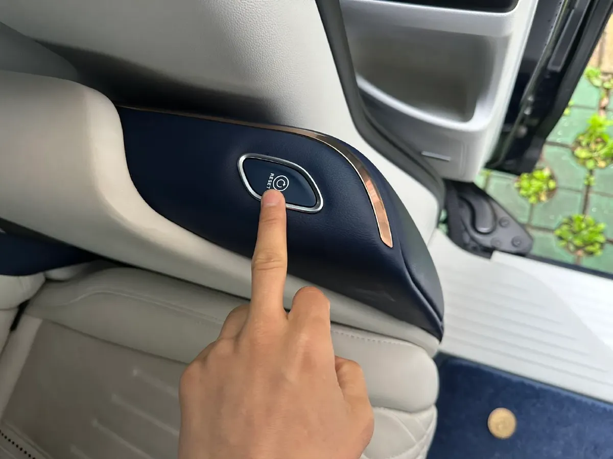 2021 Buick GL8 2.0T 237HP L4 9AT,autocango,china used car exporter,china ev exporter,chinese used car exporter,chinese used ev exporter