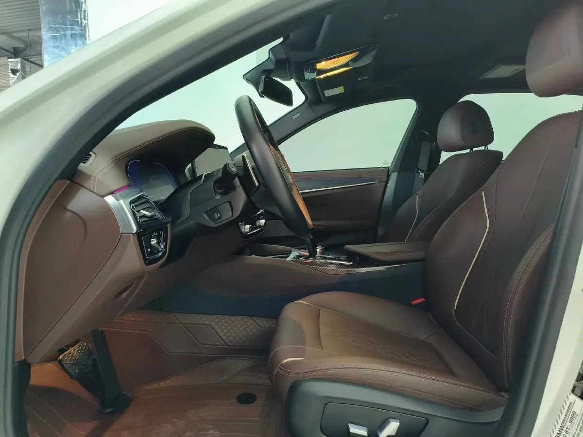 2022 BMW 5 Series 2.0T 252HP L4 8AT,autocango,china used car exporter,china ev exporter,chinese used car exporter,chinese used ev exporter