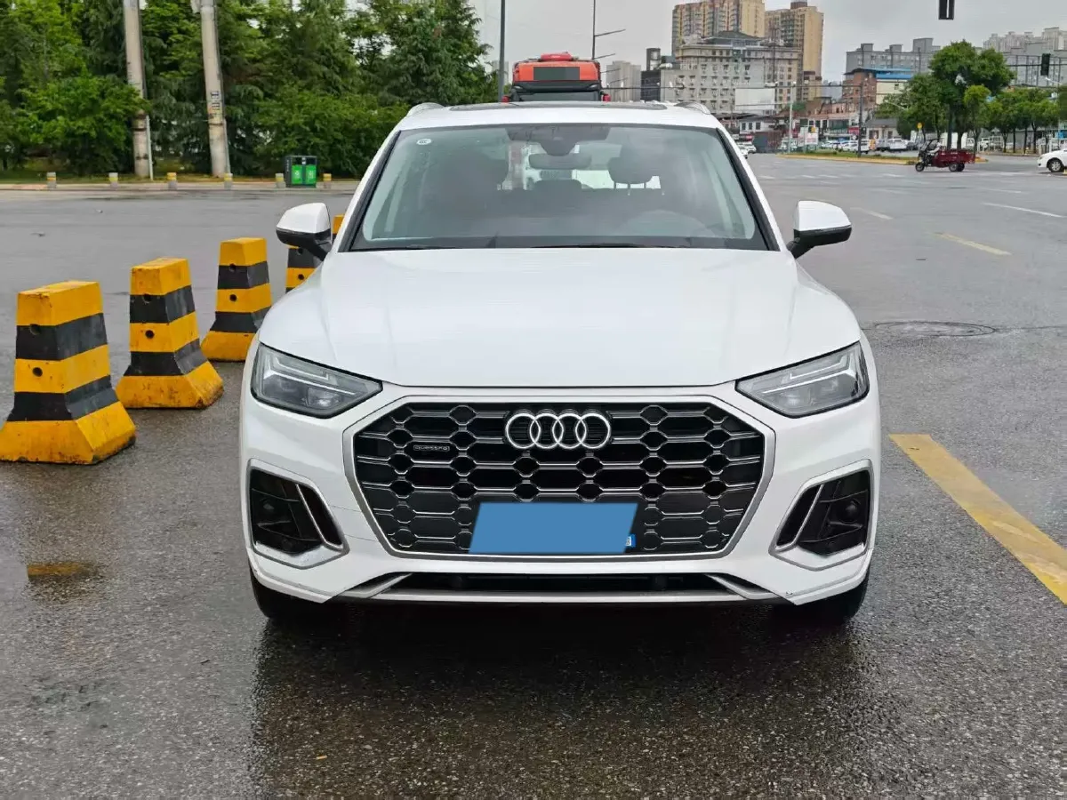 2024 Audi Q5L 2.0T 190HP L4 7DCT,autocango,china used car exporter,china ev exporter,chinese used car exporter,chinese used ev exporter
