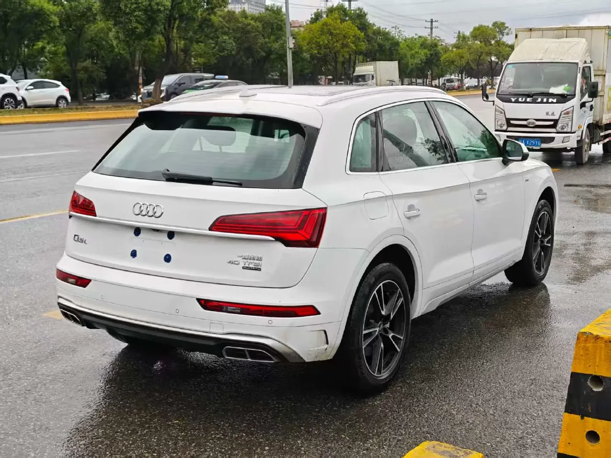2024 Audi Q5L 2.0T 190HP L4 7DCT,autocango,china used car exporter,china ev exporter,chinese used car exporter,chinese used ev exporter