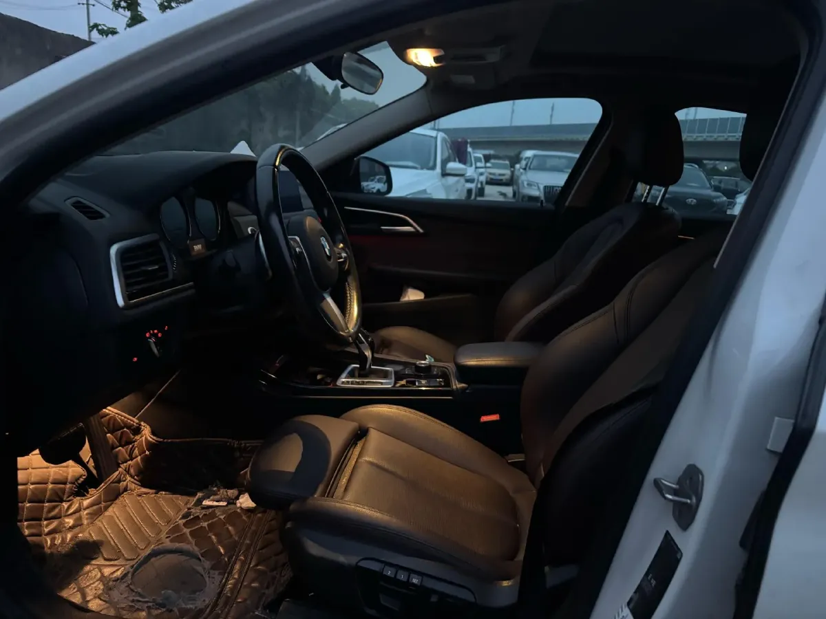 2020 BMW 1 Series 2.0T 192HP L4 7DCT,autocango,china used car exporter,china ev exporter,chinese used car exporter,chinese used ev exporter