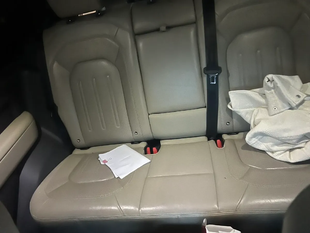 2022 Land Rover Defender 2.0T 300HP L4 8AT,autocango,china used car exporter,china ev exporter,chinese used car exporter,chinese used ev exporter