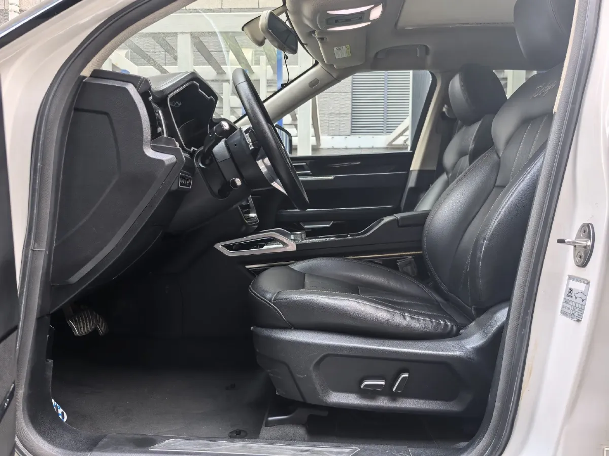 2017 Zotye T700 1.8T 177HP L4 6DCT,autocango,china used car exporter,china ev exporter,chinese used car exporter,chinese used ev exporter