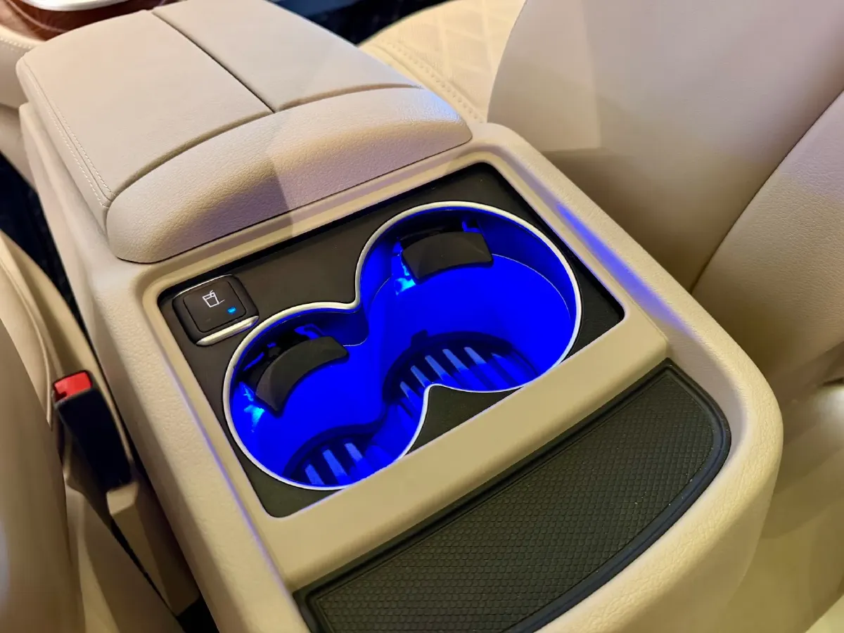 2021 Mercedes-Benz V Class 2.0T 211HP L4 9AT,autocango,china used car exporter,china ev exporter,chinese used car exporter,chinese used ev exporter