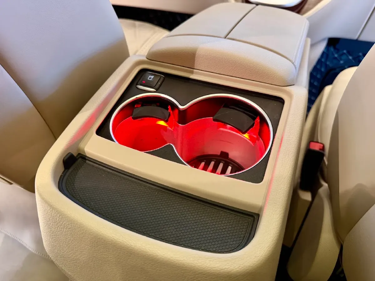 2021 Mercedes-Benz V Class 2.0T 211HP L4 9AT,autocango,china used car exporter,china ev exporter,chinese used car exporter,chinese used ev exporter