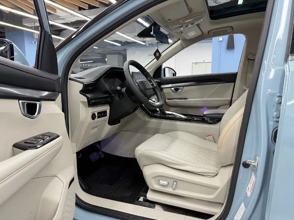 2021 WuLing XingChen 1.5T 147HP L4 CVT,autocango,china used car exporter,china ev exporter,chinese used car exporter,chinese used ev exporter