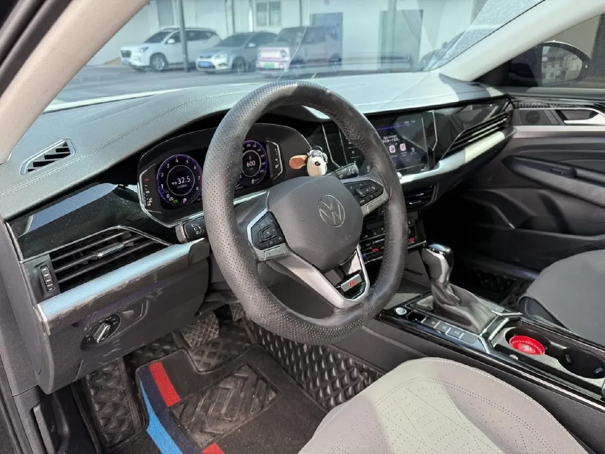 2025 Volkswagen Passat 2.0T 220HP L4 7DCT,autocango,china used car exporter,china ev exporter,chinese used car exporter,chinese used ev exporter