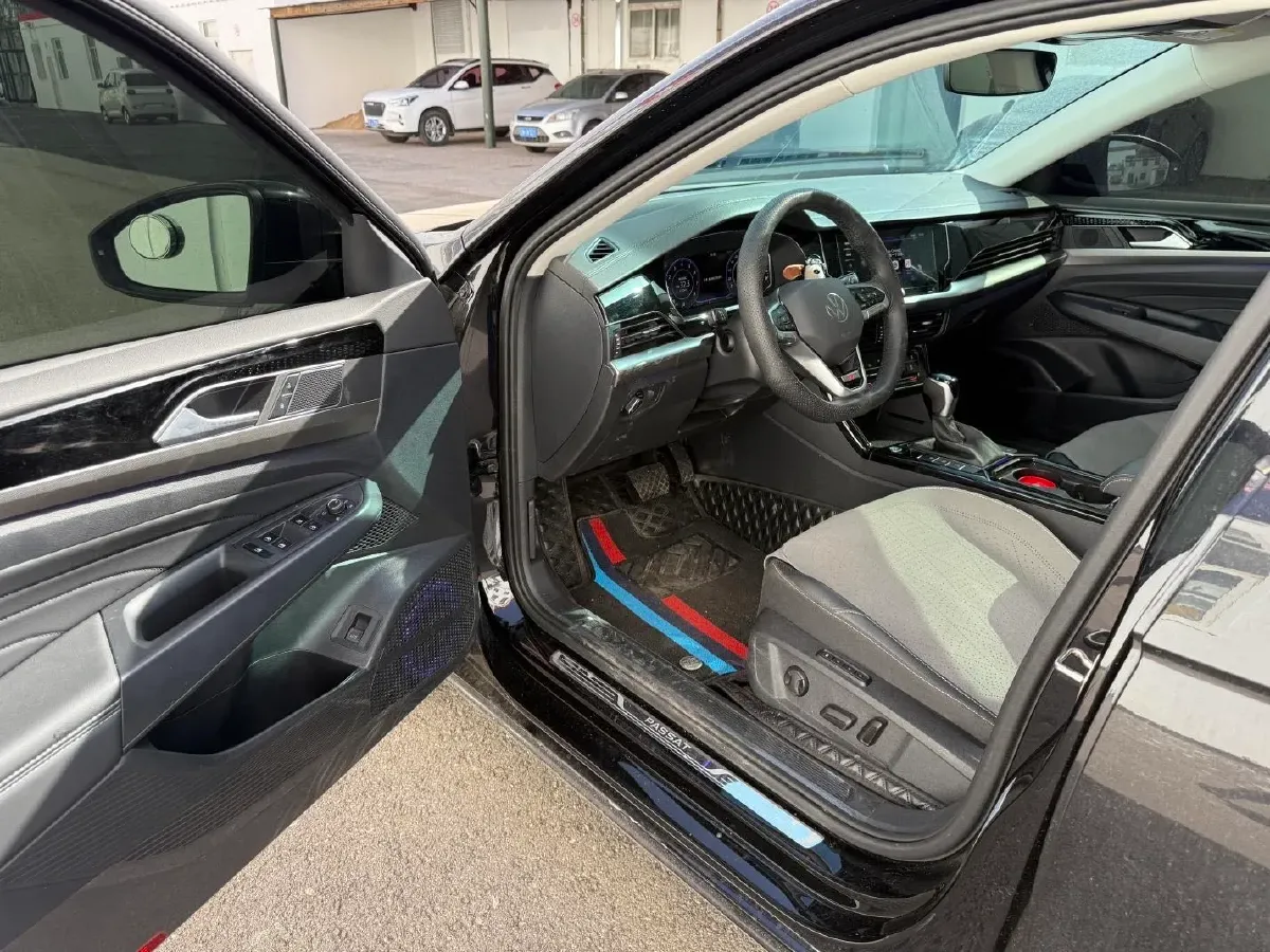 2025 Volkswagen Passat 2.0T 220HP L4 7DCT,autocango,china used car exporter,china ev exporter,chinese used car exporter,chinese used ev exporter