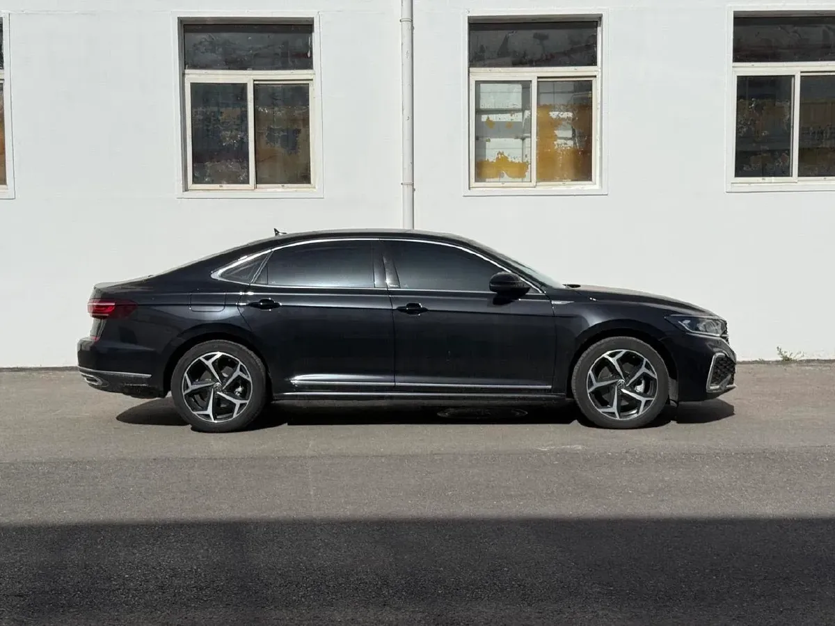 2025 Volkswagen Passat 2.0T 220HP L4 7DCT,autocango,china used car exporter,china ev exporter,chinese used car exporter,chinese used ev exporter