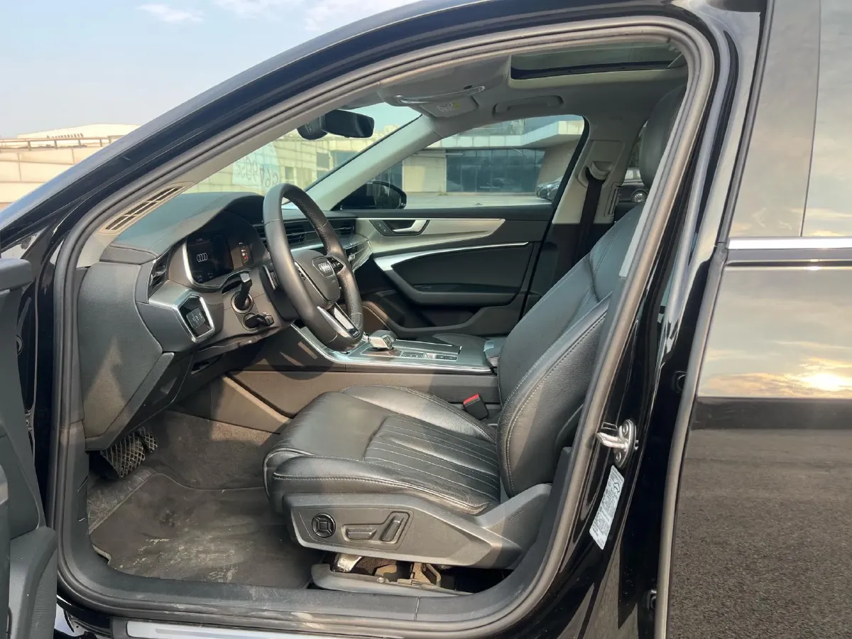 2022 Audi A6L 2.0T 224HP L4 7DCT,autocango,china used car exporter,china ev exporter,chinese used car exporter,chinese used ev exporter