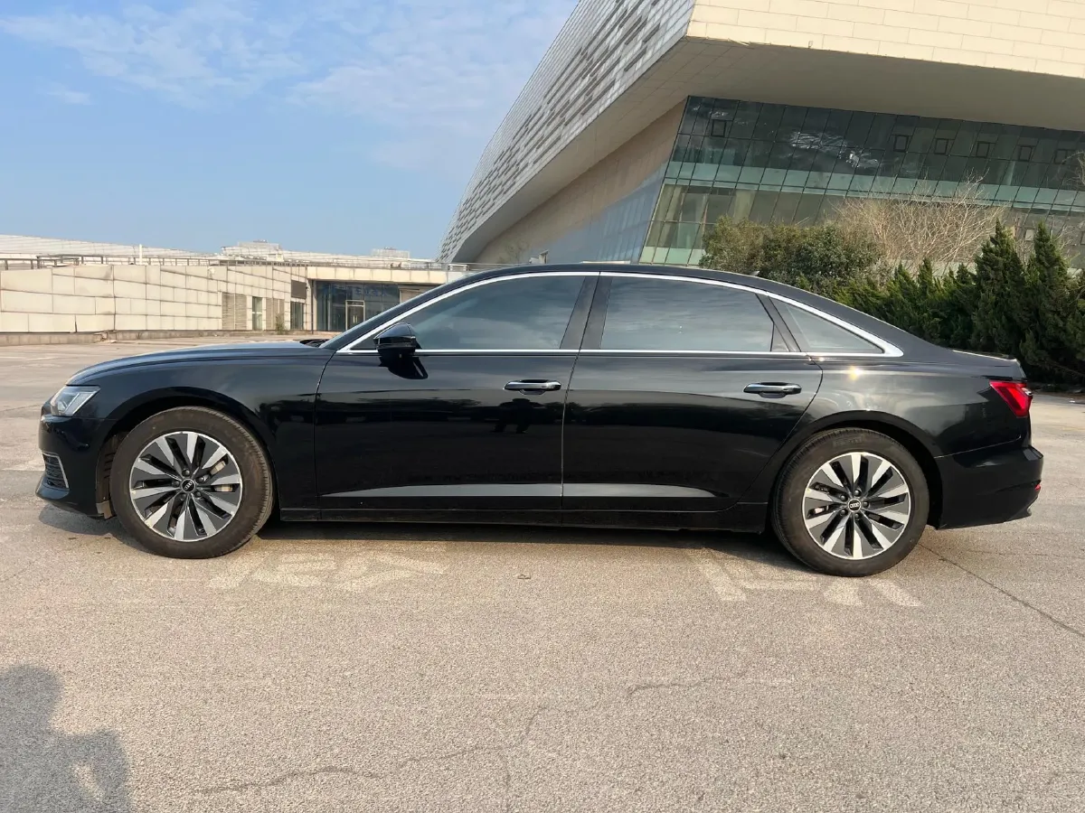 2022 Audi A6L 2.0T 224HP L4 7DCT,autocango,china used car exporter,china ev exporter,chinese used car exporter,chinese used ev exporter