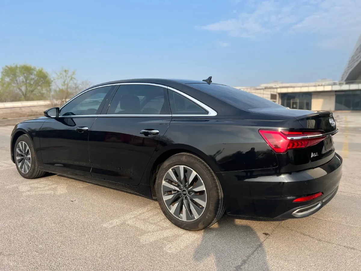 2022 Audi A6L 2.0T 224HP L4 7DCT,autocango,china used car exporter,china ev exporter,chinese used car exporter,chinese used ev exporter