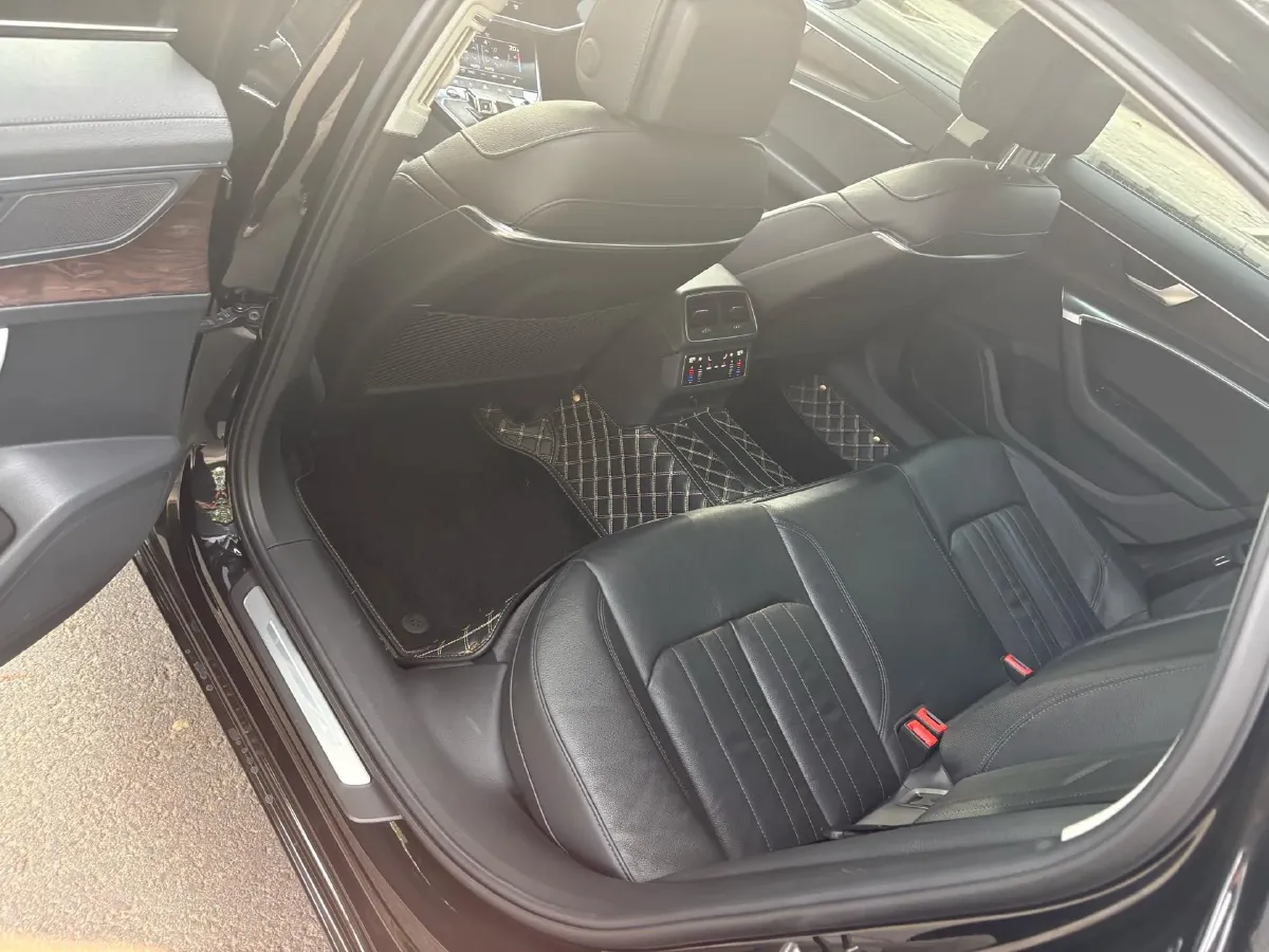 2022 Audi A6L 2.0T 224HP L4 7DCT,autocango,china used car exporter,china ev exporter,chinese used car exporter,chinese used ev exporter