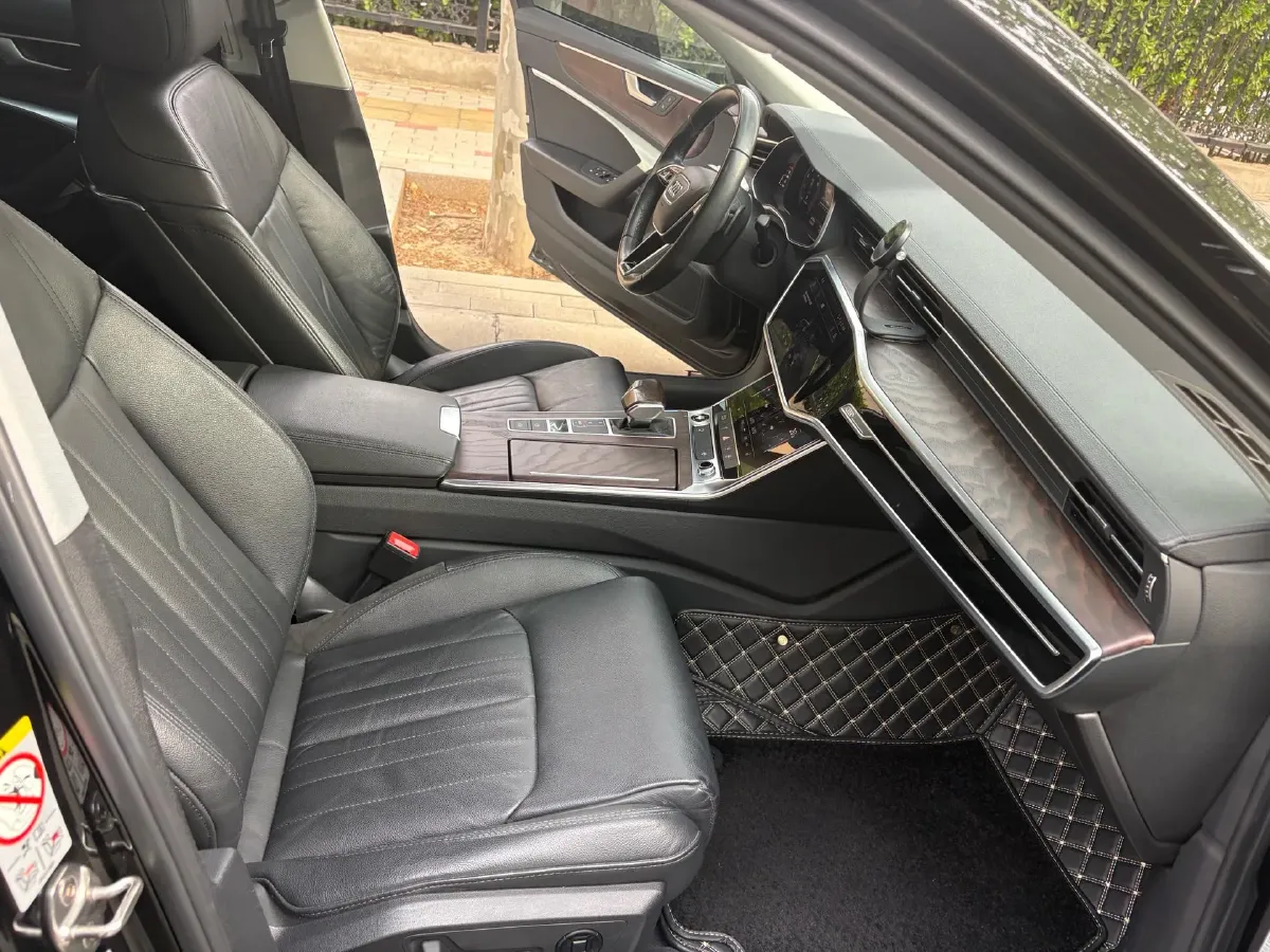 2022 Audi A6L 2.0T 224HP L4 7DCT,autocango,china used car exporter,china ev exporter,chinese used car exporter,chinese used ev exporter