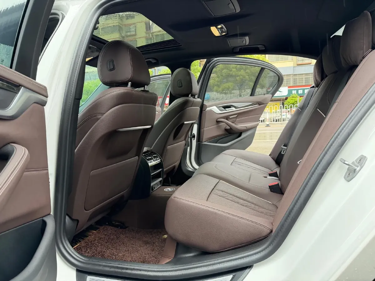 2022 BMW 5 Series 2.0T 184HP L4 8AT,autocango,china used car exporter,china ev exporter,chinese used car exporter,chinese used ev exporter