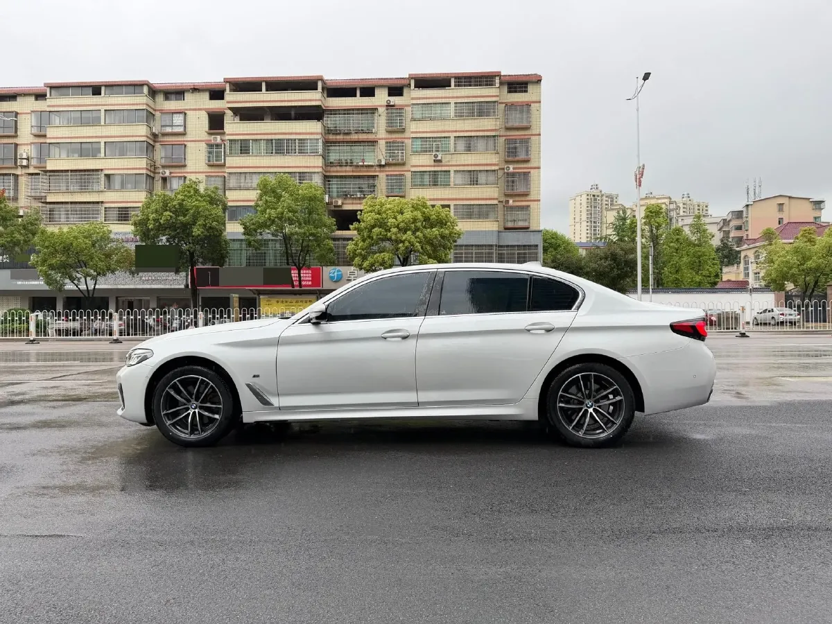 2022 BMW 5 Series 2.0T 184HP L4 8AT,autocango,china used car exporter,china ev exporter,chinese used car exporter,chinese used ev exporter