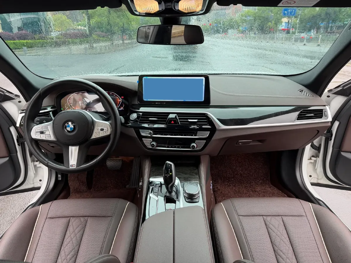 2022 BMW 5 Series 2.0T 184HP L4 8AT,autocango,china used car exporter,china ev exporter,chinese used car exporter,chinese used ev exporter