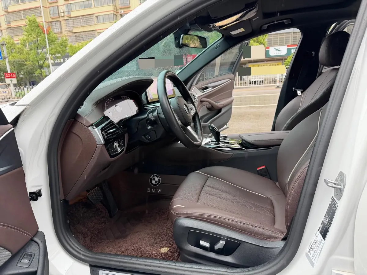 2022 BMW 5 Series 2.0T 184HP L4 8AT,autocango,china used car exporter,china ev exporter,chinese used car exporter,chinese used ev exporter