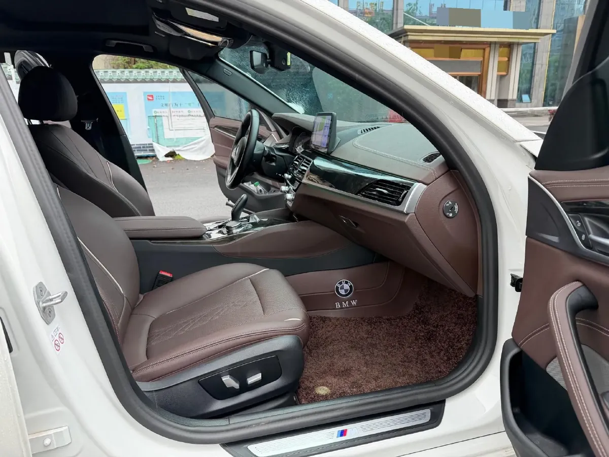 2022 BMW 5 Series 2.0T 184HP L4 8AT,autocango,china used car exporter,china ev exporter,chinese used car exporter,chinese used ev exporter