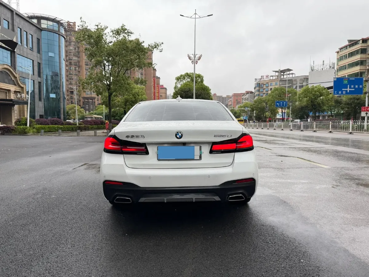 2022 BMW 5 Series 2.0T 184HP L4 8AT,autocango,china used car exporter,china ev exporter,chinese used car exporter,chinese used ev exporter