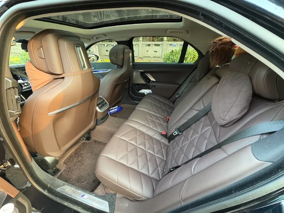 2023 BMW 7 Series 3.0T 272HP L6 8AT,autocango,china used car exporter,china ev exporter,chinese used car exporter,chinese used ev exporter