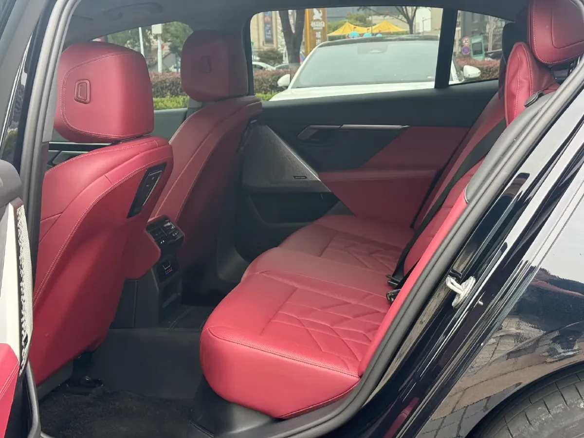 2024 BMW 5 Series 2.0T 190HP L4 8AT,autocango,china used car exporter,china ev exporter,chinese used car exporter,chinese used ev exporter