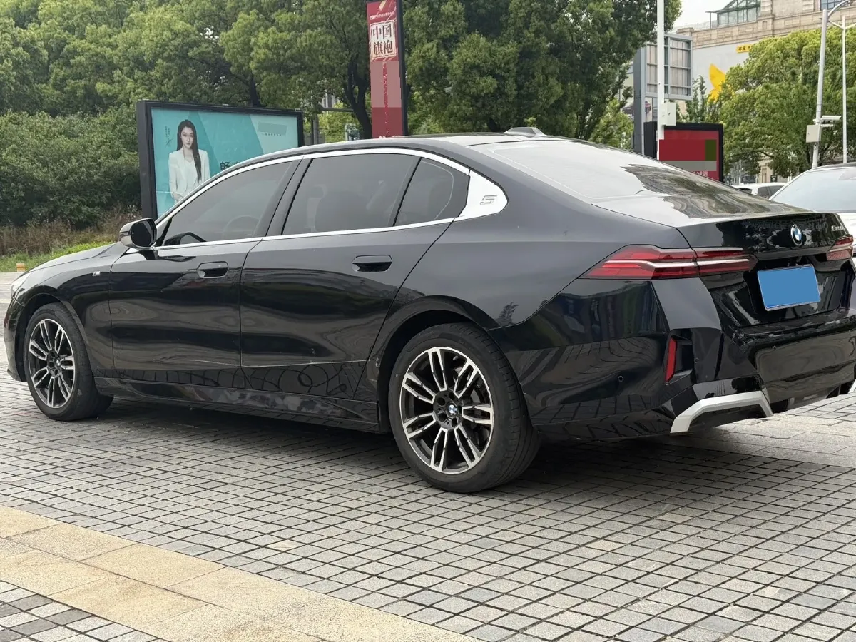 2024 BMW 5 Series 2.0T 190HP L4 8AT,autocango,china used car exporter,china ev exporter,chinese used car exporter,chinese used ev exporter