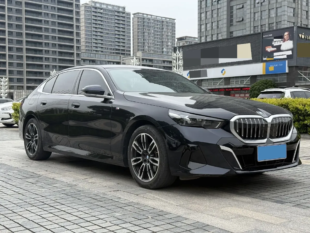 2024 BMW 5 Series 2.0T 190HP L4 8AT,autocango,china used car exporter,china ev exporter,chinese used car exporter,chinese used ev exporter