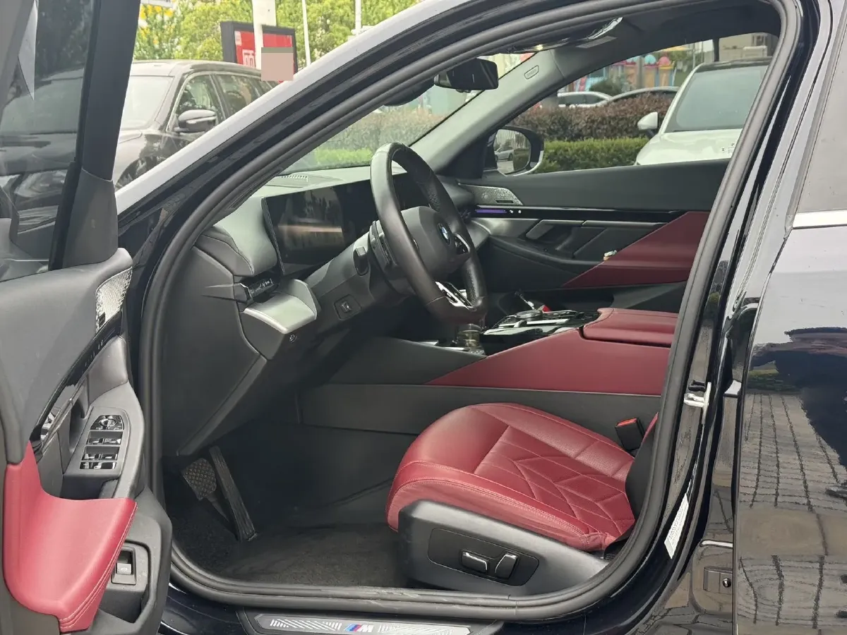 2024 BMW 5 Series 2.0T 190HP L4 8AT,autocango,china used car exporter,china ev exporter,chinese used car exporter,chinese used ev exporter