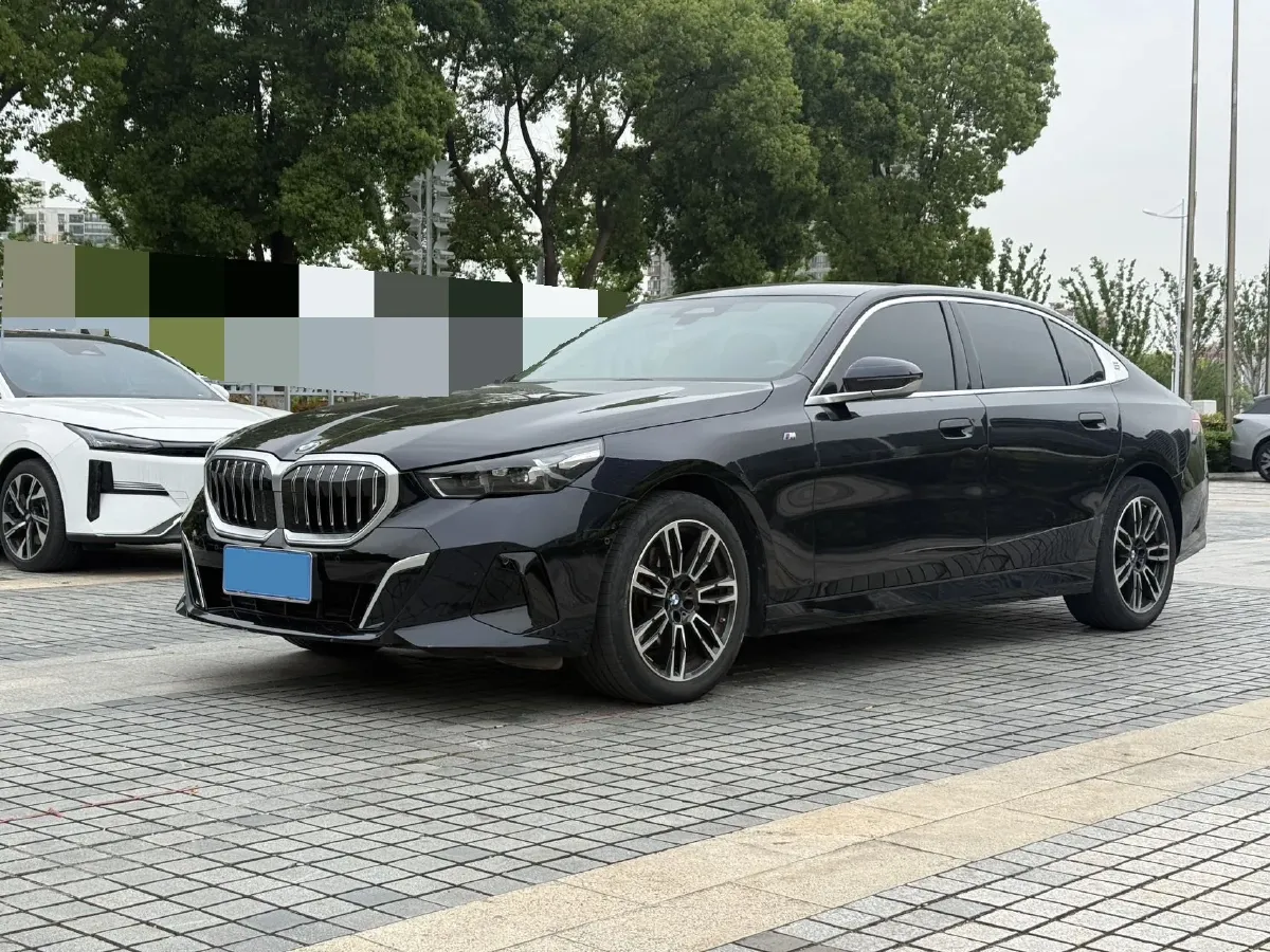 2024 BMW 5 Series 2.0T 190HP L4 8AT,autocango,china used car exporter,china ev exporter,chinese used car exporter,chinese used ev exporter