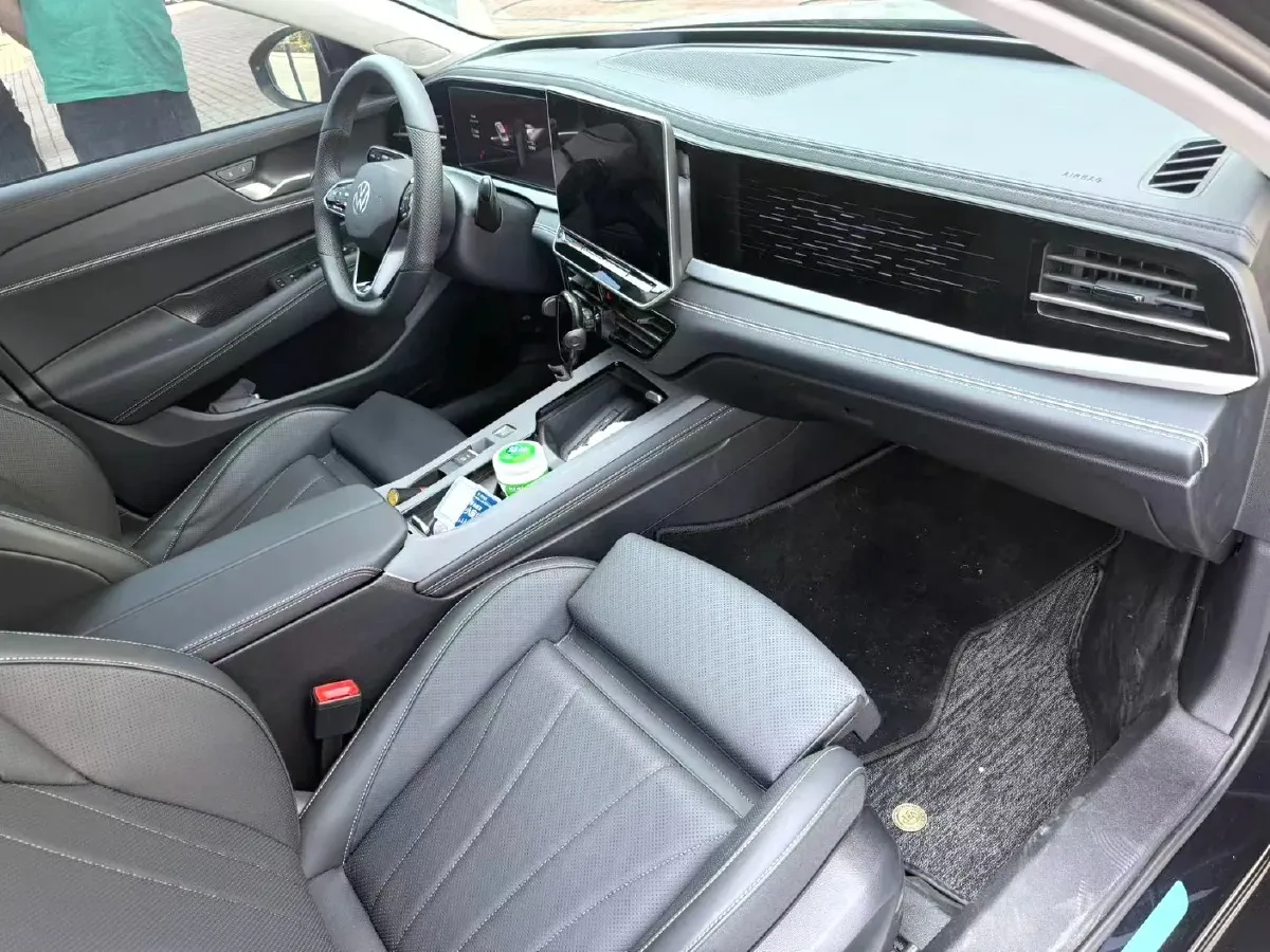 2025 Volkswagen Passat 2.0T 220HP L4 7DCT,autocango,china used car exporter,china ev exporter,chinese used car exporter,chinese used ev exporter